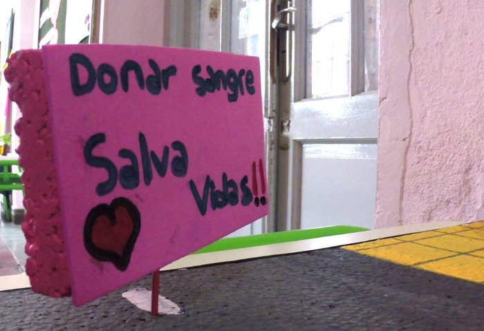 cartel donar sangre salva vidas
