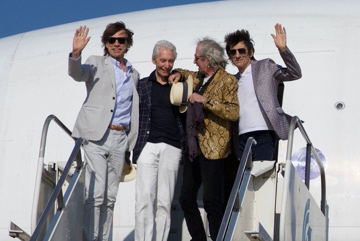 Rolling Stones en Uruguay bajando del avion